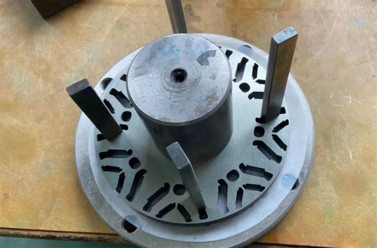 Rotor core lamination assembly for high speed motor